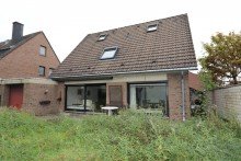 R�ckansicht + B�ttgen + Einfamilienhaus + Baujahr 1975 + ca. 423 m� Grundst�ck + ca. 131 m� Wohnfl�che + Garage +