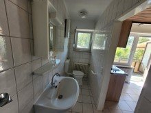 Bad + Gepflegtes Apartment mit Balkon in Kaarst-Vorst + Pantryk�che + Stellplatz +