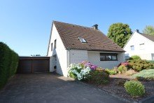 Ansicht + Holzb�ttgen + freist. Einfamilienhaus + Bj. 1973 + ca. 135 m� Wohnfl�che + ca. 833 m� Grundst�ck +