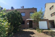 Hauptbild + Kaarst + großzügiges Reihenendhaus + Bj. 1981 + ca. 155 m² Wohnfläche + 6 Zimmer + 2 Garagen +