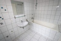 Bild (2ef362b3e19972be73550c227c55e2a3): + Kaarst + 2-Zimmer-Wohnung + ca. 69 m� Wohnfl�che + 1. OG + Tiefgaragenstellplatz +