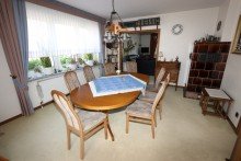 Essbereich + Holzb�ttgen + Einfamilienhaus + Bj. 1955 + ca. 500 m� Grundst�ck + ca. 130 m� Wohnfl�che + Garage +