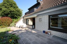 Terrasse + Holzb�ttgen + freist. Einfamilienhaus + Bj. 1973 + ca. 135 m� Wohnfl�che + ca. 833 m� Grundst�ck +