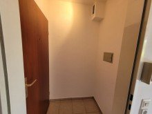 Flur + Gepflegtes Apartment mit Balkon in Kaarst-Vorst + Pantryk�che + Stellplatz +