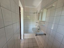 Bad + Gepflegtes Apartment mit Balkon in Kaarst-Vorst + Pantryk�che + Stellplatz +
