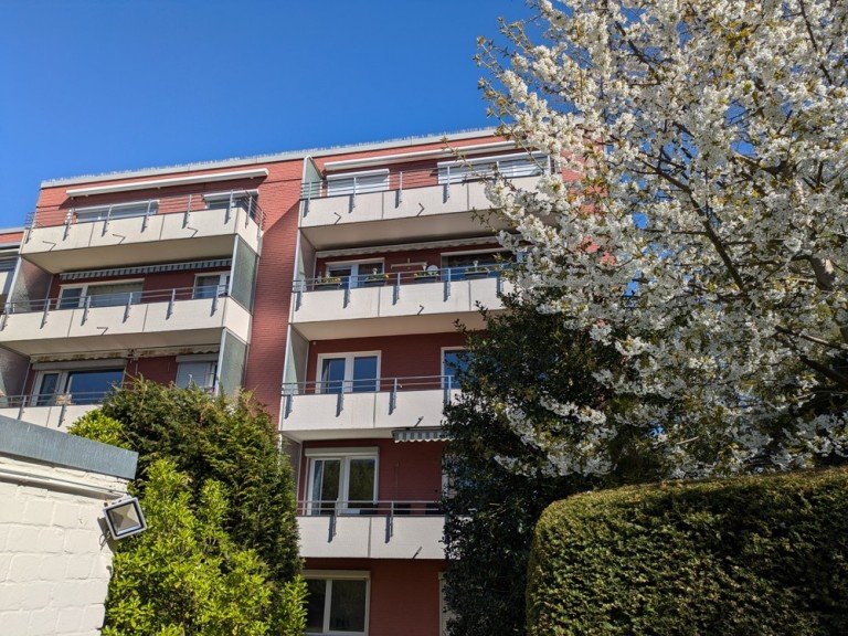Aussenansicht Kaarst Etagenwohnung + Kaarst + zentrale Lage + 3-Zimmerwohnung + ca. 87 m� + 1. OG ohne Aufzug + 1975 + Garage +