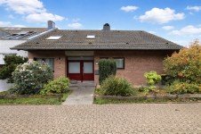 Hauptbild + Kaarst + gro�z�giges Wohnhaus + Bj. 1972 + mit viel Potenzial f�r Familie, Generationen & Arbeiten