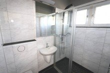 Badezimmer II + Kaarst + Bungalow + Bj. 1966 + ca. 98 m� Wohnfl�che +  ca. 393 m� Grundst�ck + Garage +