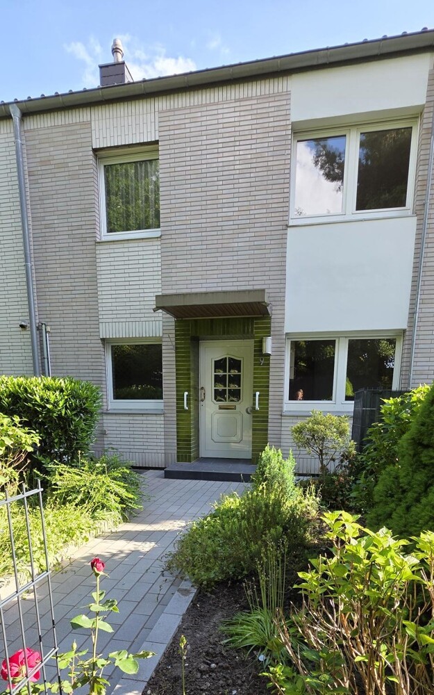 Hausansicht Kaarst Reihenhaus + Kaarst + Reihenmittelhaus + ca. 205 m� Grundst�ck + ca. 98 m� Wohnfl. + 3 Schlafzimmer + Garage +