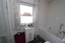 Bad + KAARST + 3 -ZIMMERWOHNUNG + ca. 72 m� AUFZUG + BARRIEREFREI + 2. OG + *ideal f�r Rentner*
