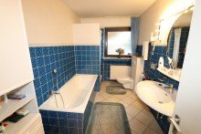 Badezimmer Kaarst-Zentrum + Bungalow +  Bj. 1970 + ca. 135 m� Wohnfl�che + ca. 386 m� Grundst�ck + 2 Garagen