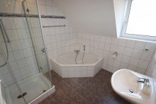 Badezimmer + Kaarst + DHH + Bj. 2003 + 111 m� Wohnfl�che + 222 m� Grundst�ck +  Garage +