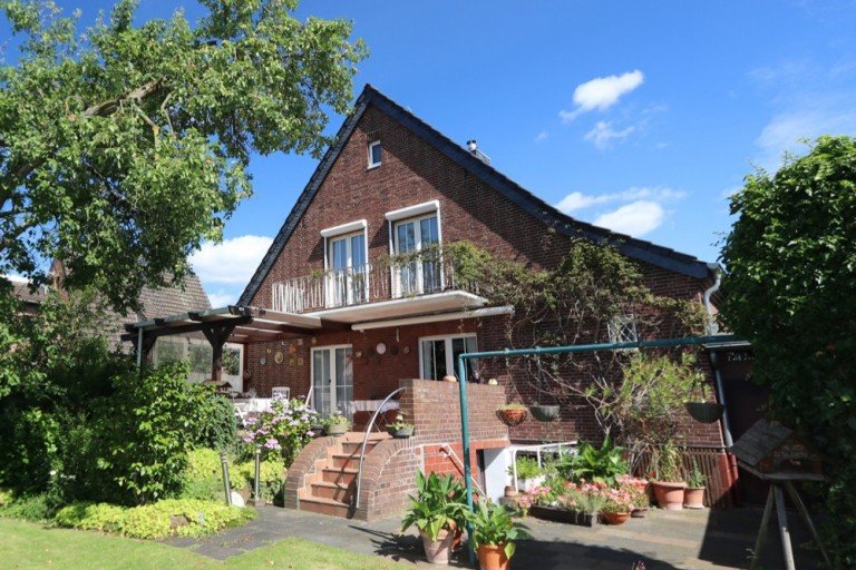 Ansicht Kaarst / Holzb�ttgen Einfamilienhaus + Holzb�ttgen + Einfamilienhaus + Bj. 1955 + ca. 500 m� Grundst�ck + ca. 130 m� Wohnfl�che + Garage +