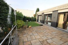 Terrasse + Garten Kaarst-Zentrum + Bungalow +  Bj. 1970 + ca. 135 m� Wohnfl�che + ca. 386 m� Grundst�ck + 2 Garagen