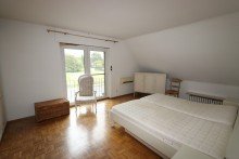 Schlafzimmer I + B�ttgen + Einfamilienhaus + Baujahr 1975 + ca. 423 m� Grundst�ck + ca. 131 m� Wohnfl�che + Garage +