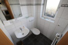 G�ste-WC + Kaarst + DHH + Bj. 2003 + 111 m� Wohnfl�che + 222 m� Grundst�ck +  Garage +