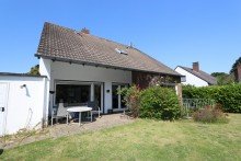 R�ckansicht + Kaarst + Einfamilienhaus + Bj. 1966 + ca. 746 m� Grundst�ck + ca. 142 m� Wohnfl�che + 2 Garagen