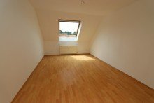 Schlafzimmer 2.OG + Kaarst + 114 m� + 2. OG + 3 Zimmer + Maisonettewohnung + Aussenstellplatz + 1996