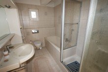 Badezimmer - Erdgeschoss + Holzb�ttgen + Einfamilienhaus + Bj. 1955 + ca. 500 m� Grundst�ck + ca. 130 m� Wohnfl�che + Garage +