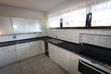 K�che + Holzb�ttgen + freist. Einfamilienhaus + Bj. 1973 + ca. 135 m� Wohnfl�che + ca. 833 m� Grundst�ck +