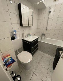 Badezimmer + D�sseldorf-Holthausen + ca. 53 m� + 1. OG +  2-Zimmerwohnung + Balkon +  Stellplatz +