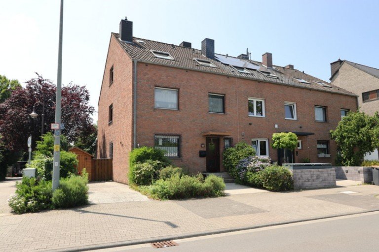 Ansicht Kaarst Reiheneckhaus Kaarst + Reiheneckhaus + Bj.1981 + ca. 403 m� Grundst�ck + ca. 172 m� Wohnfl�che + 2 Garagen