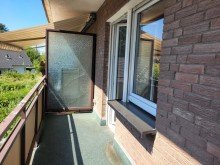 Balkon + Gepflegtes Apartment mit Balkon in Kaarst-Vorst + Pantryk�che + Stellplatz +