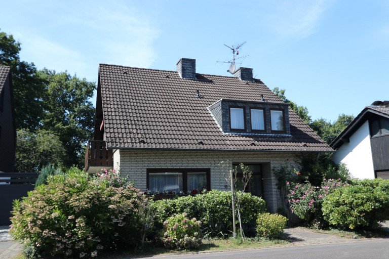 Ansicht Kaarst / Holzb�ttgen Einfamilienhaus + Holzb�ttgen + freist. Einfamilienhaus + Bj. 1977 + ca. 129 m� Wohnfl�che + ca. 759 m� Grundst�ck +