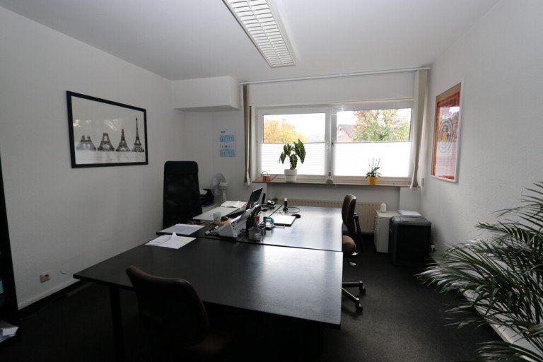 B�ro Kaarst B�rofl�che + Kaarst-zentrumsnah + B�roraum + ca. 28 m� + verf�gbar ab 01.01.2026 + Stellplatz (25,00 EUR) +