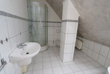 Badezimmer + Kaarst + 114 m� + 2. OG + 3 Zimmer + Maisonettewohnung + Aussenstellplatz + 1996