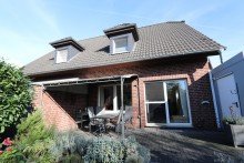 R�ckansicht + Kaarst + DHH + Bj. 2003 + 111 m� Wohnfl�che + 222 m� Grundst�ck +  Garage +