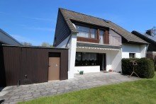 R�ckansicht + Kaarst + freistehende Einfamilienhaus + 106 m� Wohnfl�che + 408 m� Grundst�ck + 1969