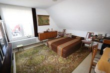 Schlafzimmer III - Obergeschoss + Holzb�ttgen + Einfamilienhaus + Bj. 1955 + ca. 500 m� Grundst�ck + ca. 130 m� Wohnfl�che + Garage +