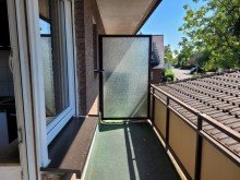 Balkon + Gepflegtes Apartment mit Balkon in Kaarst-Vorst + Pantryk�che + Stellplatz +