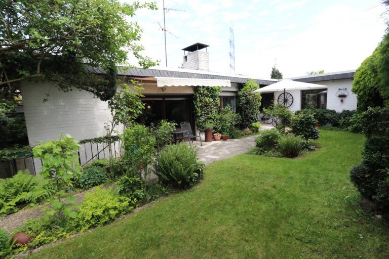 Hauptbild: + Kaarst + Bungalow + Bj. 1971 + ca. 383 m� Grundst�ck + ca. 138 m� Wohnfl�che + Garage +