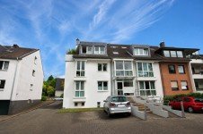 Hauptbild + B�derich + 3-Zimmerwohnung + ca. 89 m� Wohnfl. + Loggia + Bj. 2002 + Hochparterre + Carport +