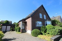 Hausansicht + Holzb�ttgen + Einfamilienhaus + Bj. 1955 + ca. 500 m� Grundst�ck + ca. 130 m� Wohnfl�che + Garage +