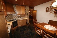 K�che + Vorst + 2-Familienhaus + 1986 + 714 m� Grundst�ck + ca. 204 m� Wohnfl�che + Garage + Carport +